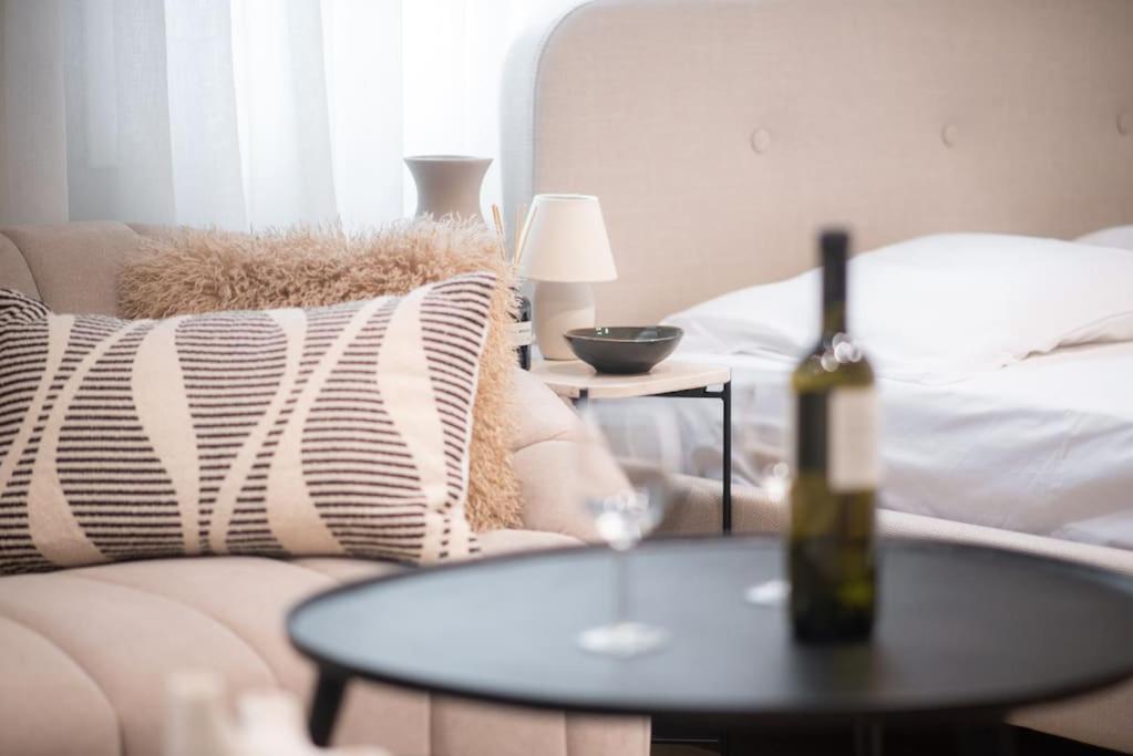 Athenian Luxe & Cozy